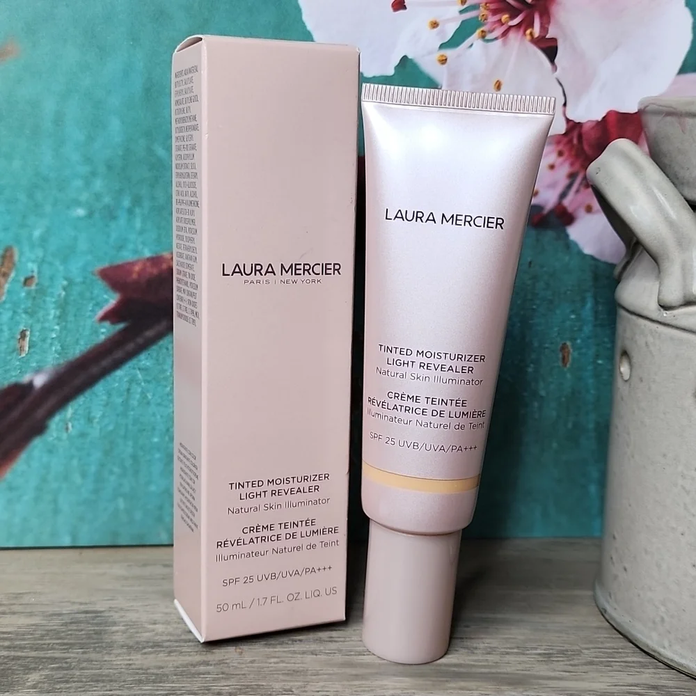 Laura Mercier Tinted Moisturizer Light Revealer 2W1 Natural NIB!